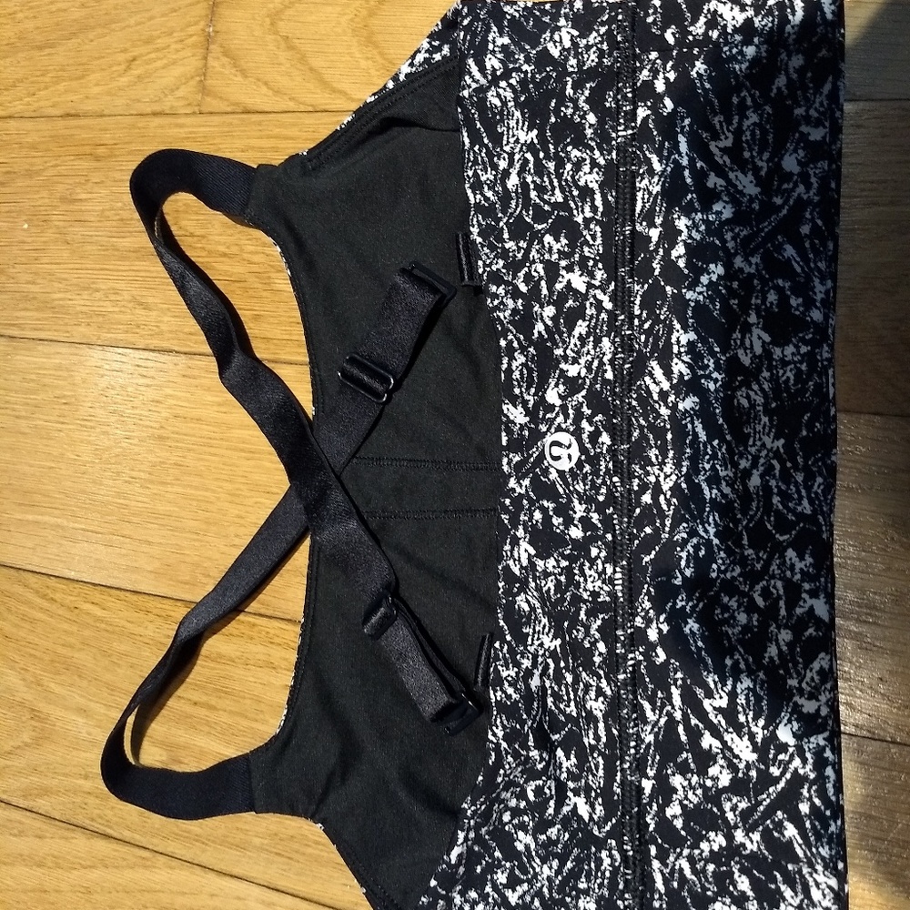 Lululemon Black/White Sports Bra Size 6 New no Tag